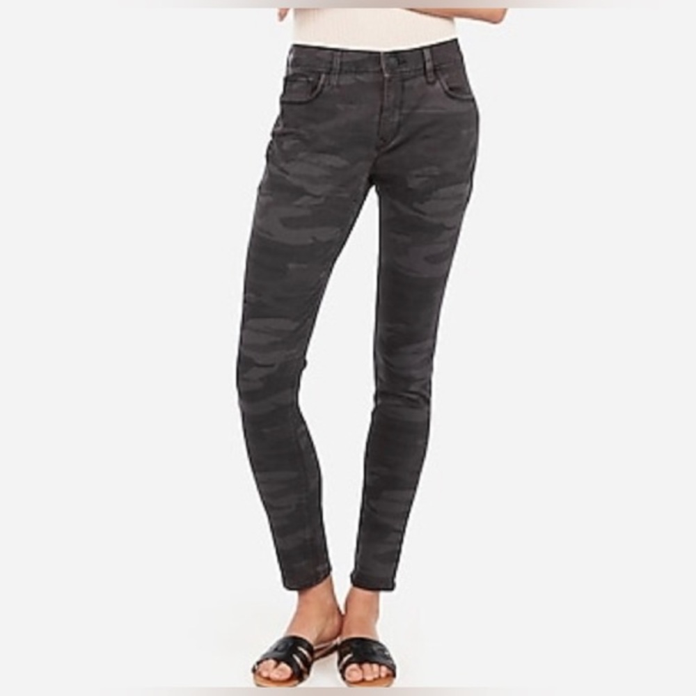 Express Sz 6 Camo Mid Rise Leggings